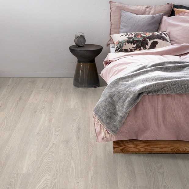 EGGER PRO MEDIUM 10/32 4V White Corton Oak Laminált padló